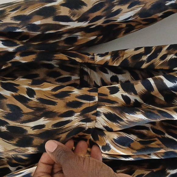 Kim kardashian leopard print peplum blouse | Size: Large - Picture 3 of 12